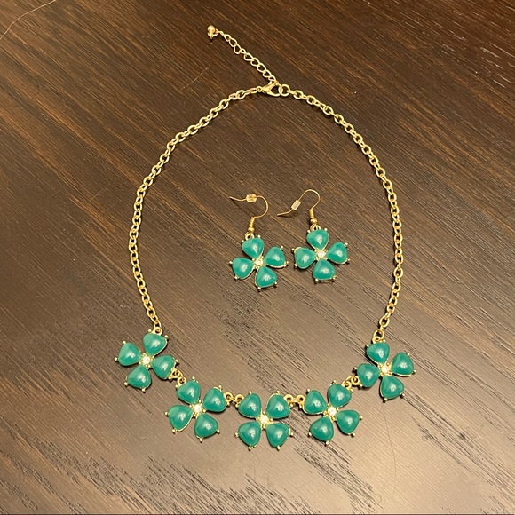 Gold tone jewelry set - Picture 1 of 1